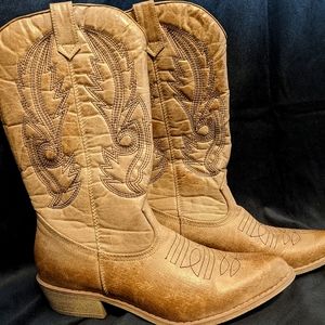 Size 9 brown cowboy boots